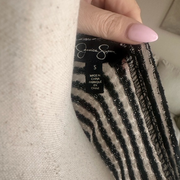 Jessica Simpson Black and White Chevron Blouse - Picture 7 of 7